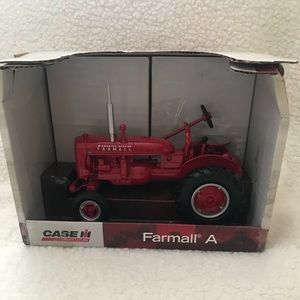 ERTL, McCormick-Deering, Farmall A Tractor, 1/16 Scale, CASE Vintage 2010 #14779